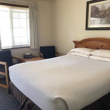 The Landmark Inn Florence Room photo