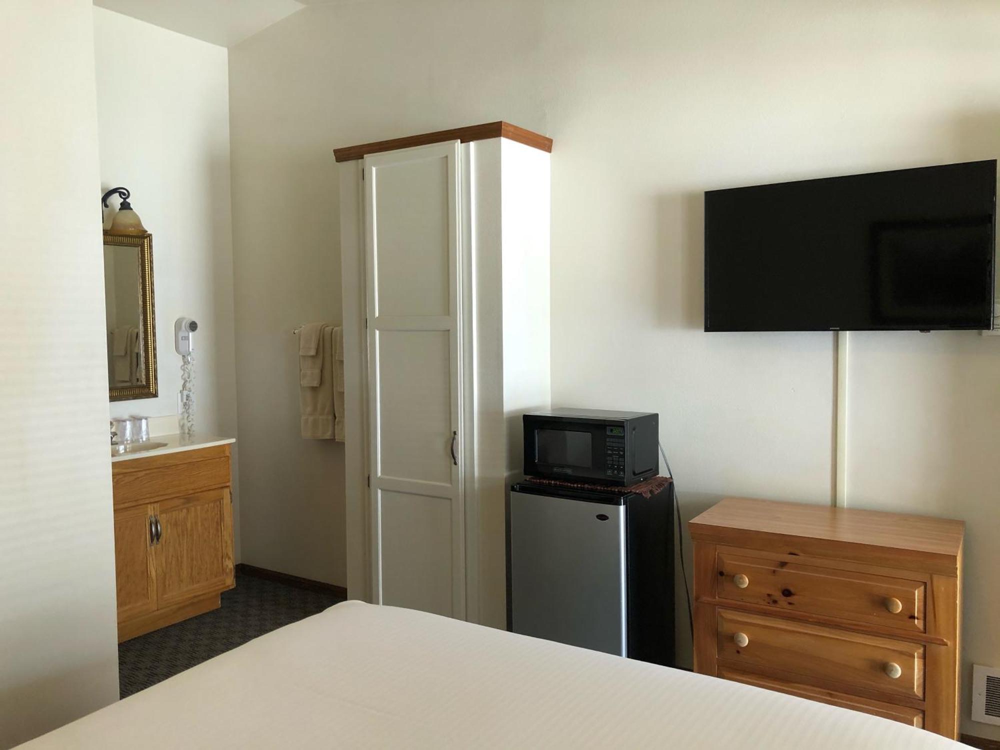 The Landmark Inn Florence Room photo